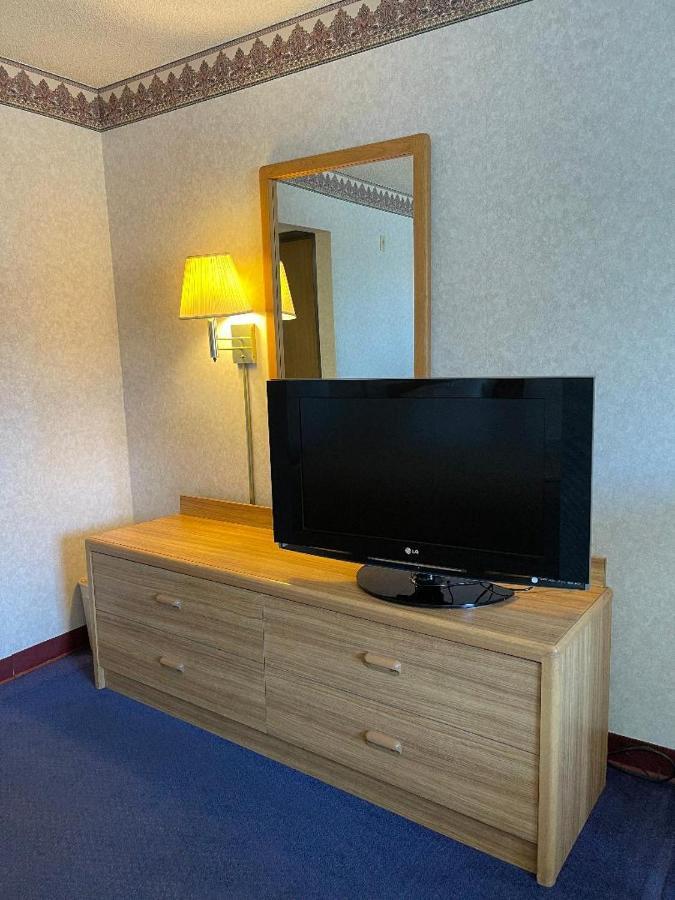 Days Inn By Wyndham Phoenix West Экстерьер фото