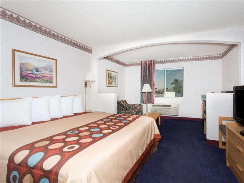 Days Inn By Wyndham Phoenix West Экстерьер фото