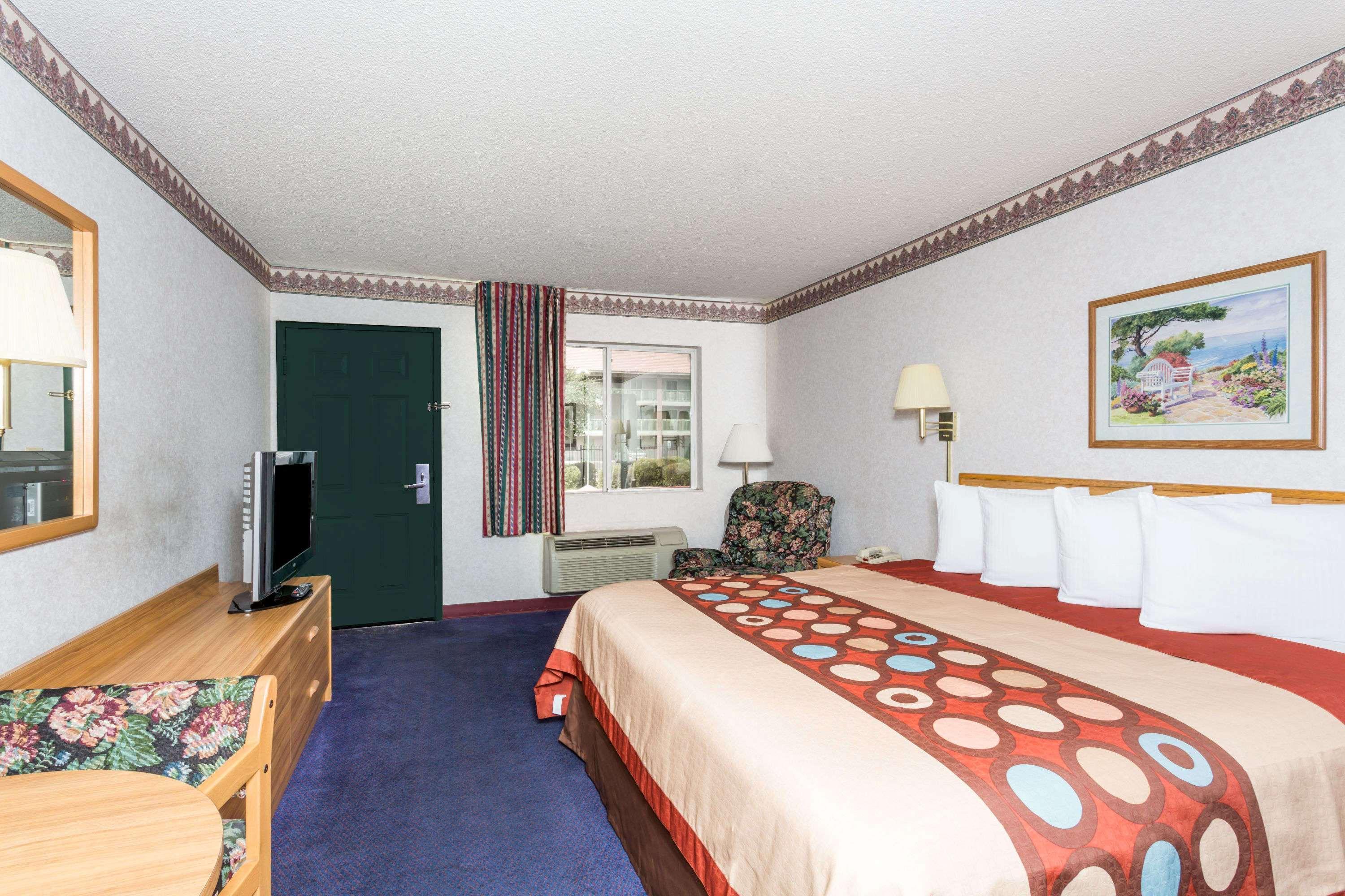 Days Inn By Wyndham Phoenix West Экстерьер фото